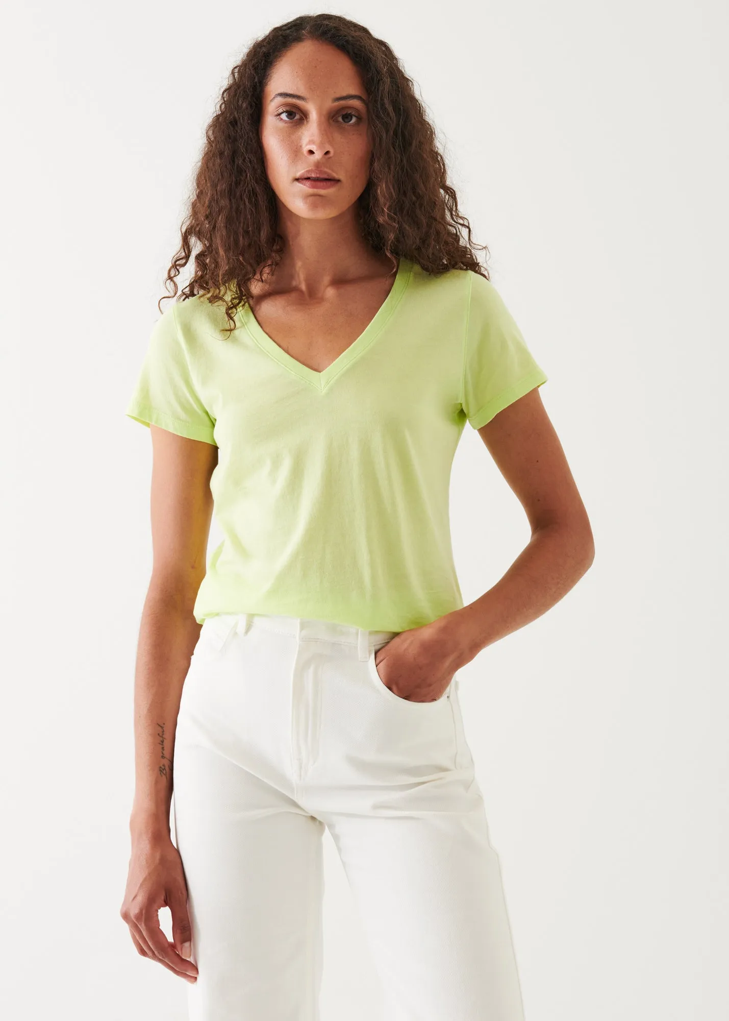 ENZYME WASH LIGHTWEIGHT PIMA COTTON V-NECK