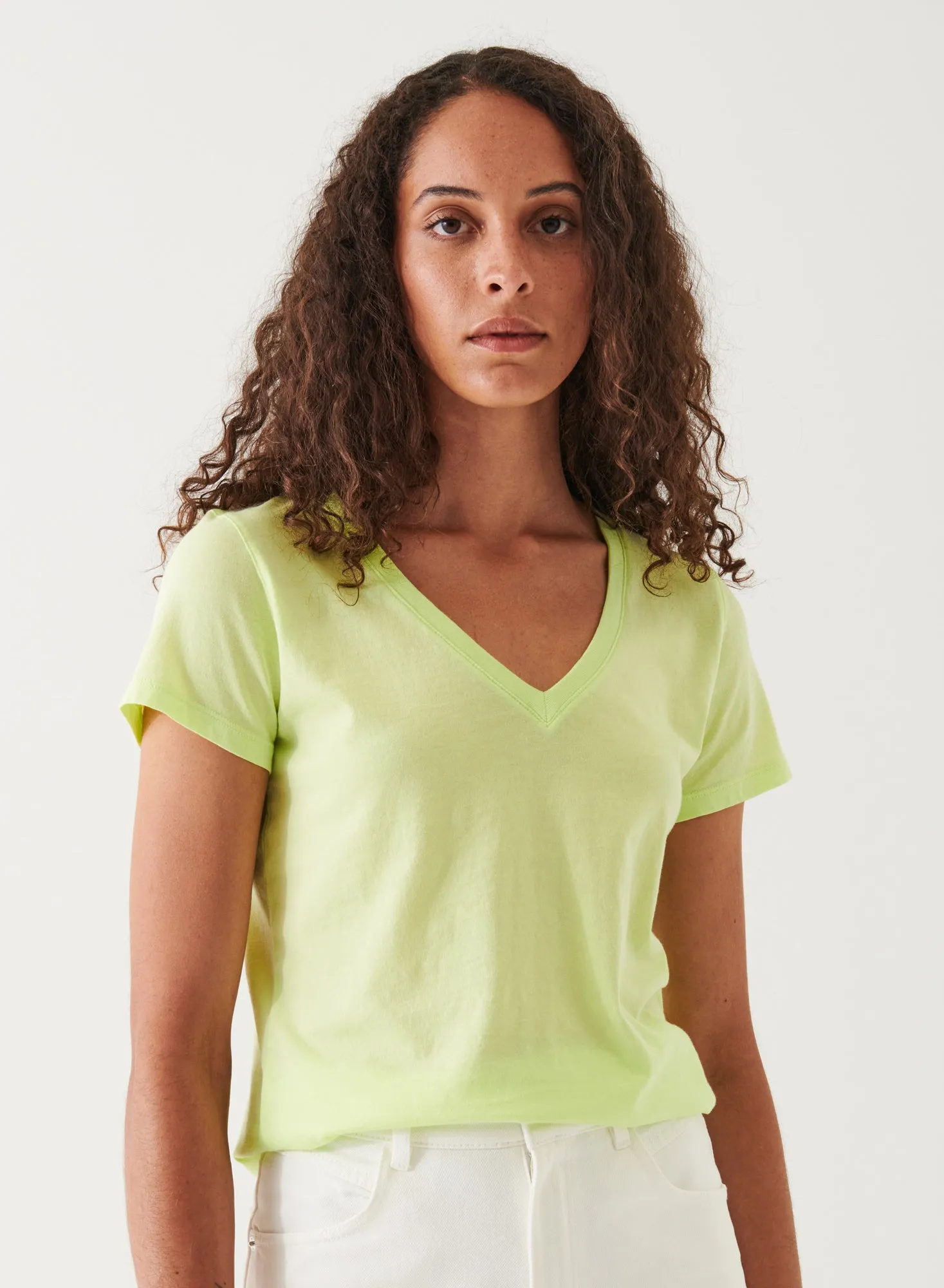 ENZYME WASH LIGHTWEIGHT PIMA COTTON V-NECK