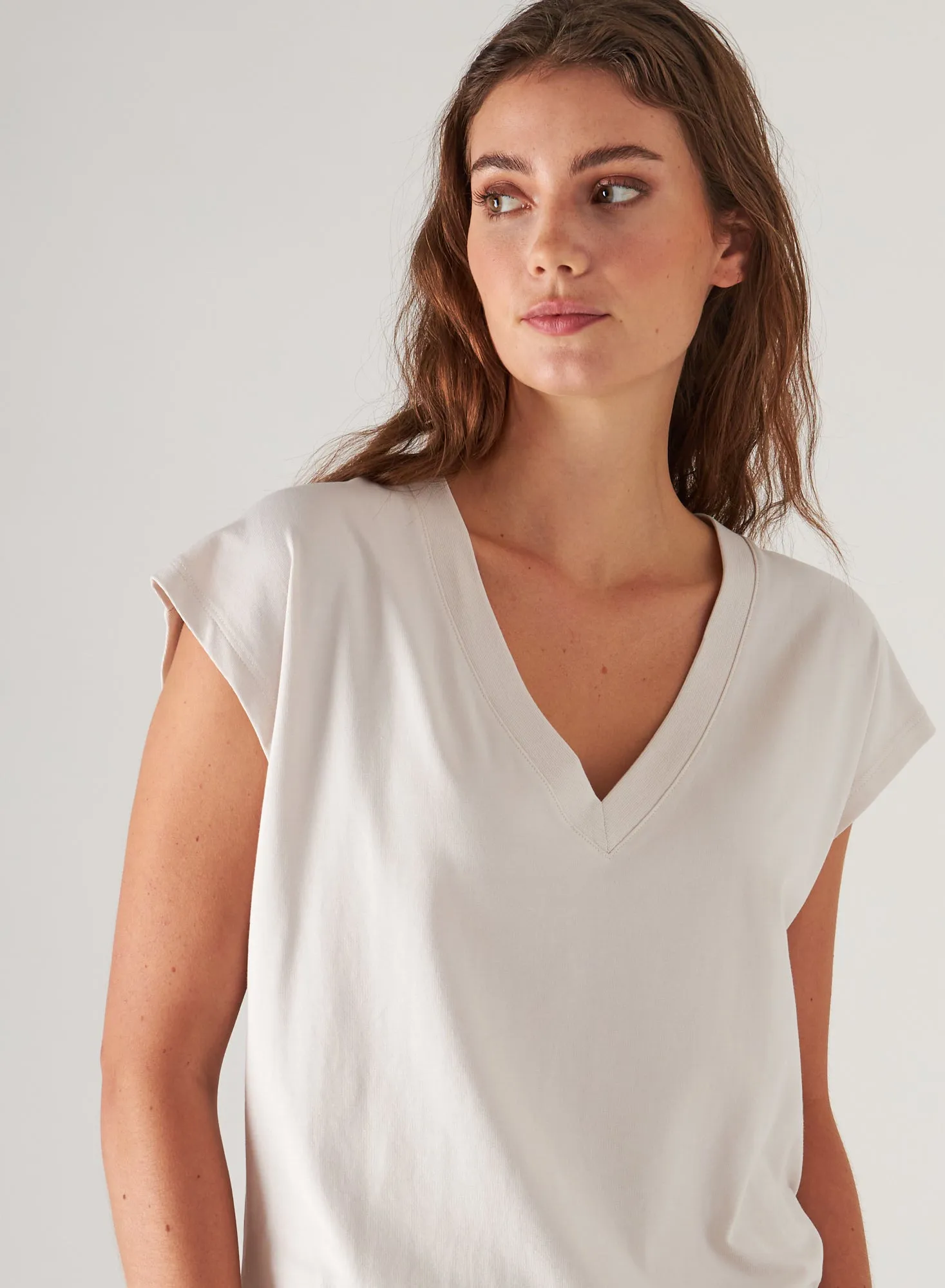 PIMA COTTON STRETCH DOLMAN V-NECK T-SHIRT