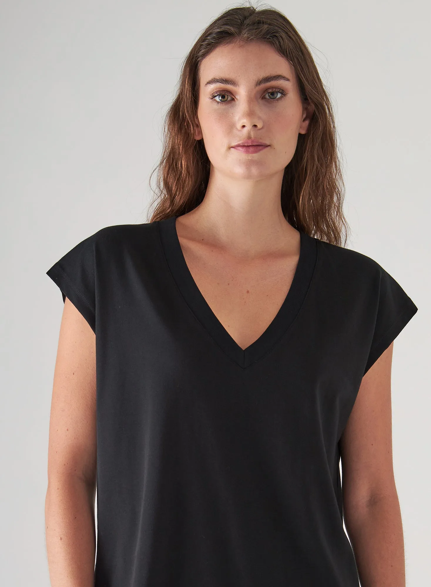 PIMA COTTON STRETCH DOLMAN V-NECK T-SHIRT