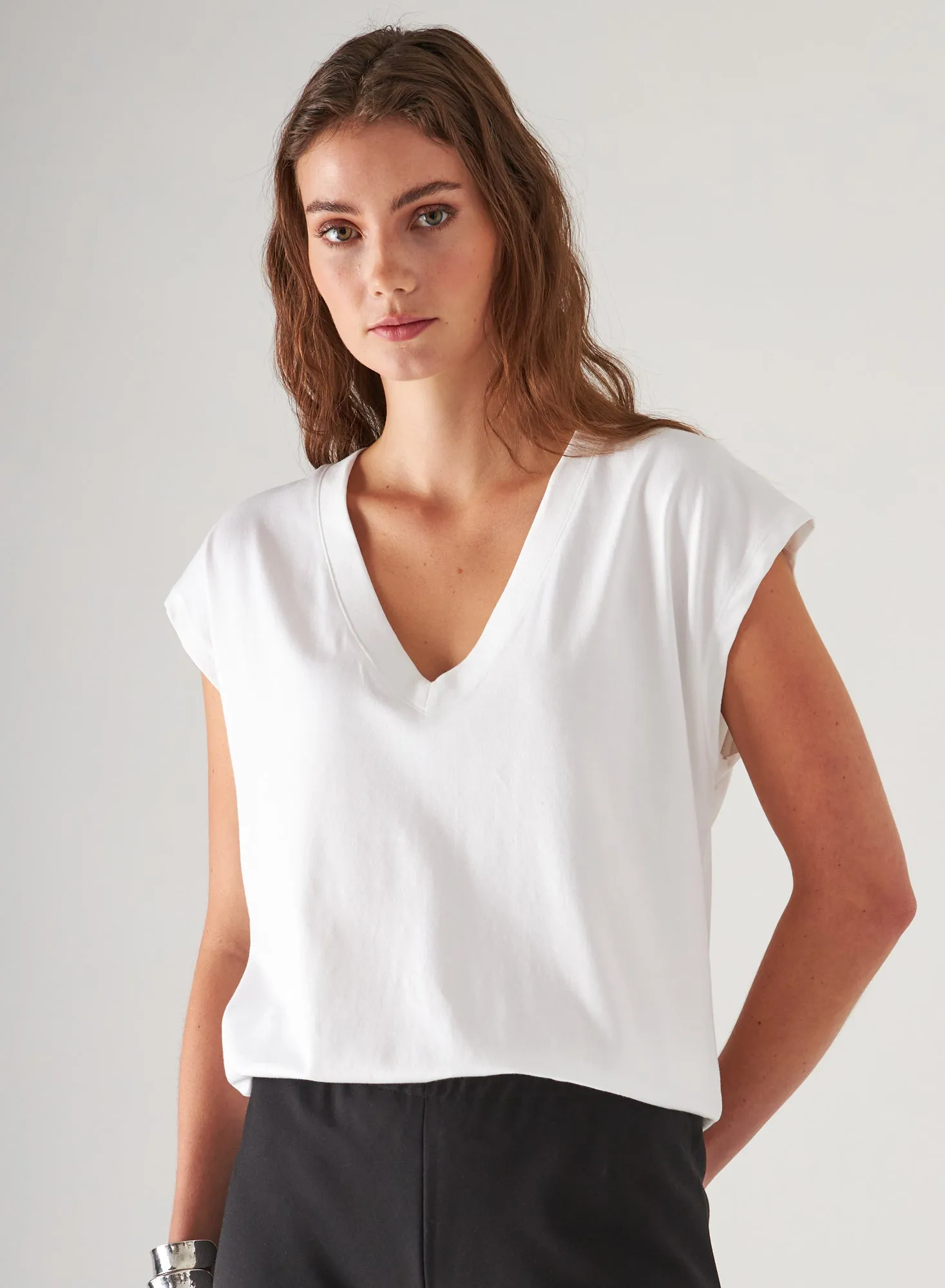 PIMA COTTON STRETCH DOLMAN V-NECK T-SHIRT