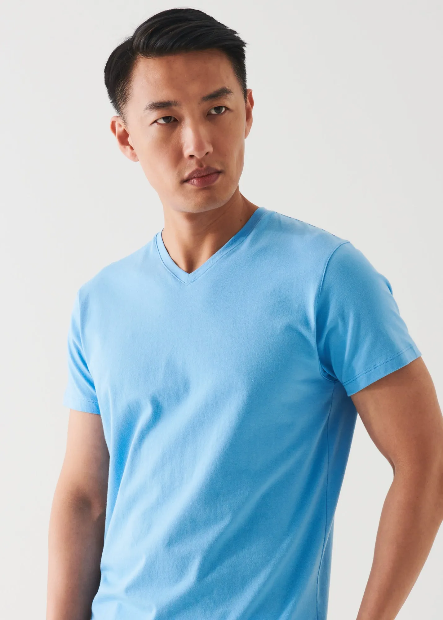 PIMA COTTON STRETCH V-NECK T-SHIRT