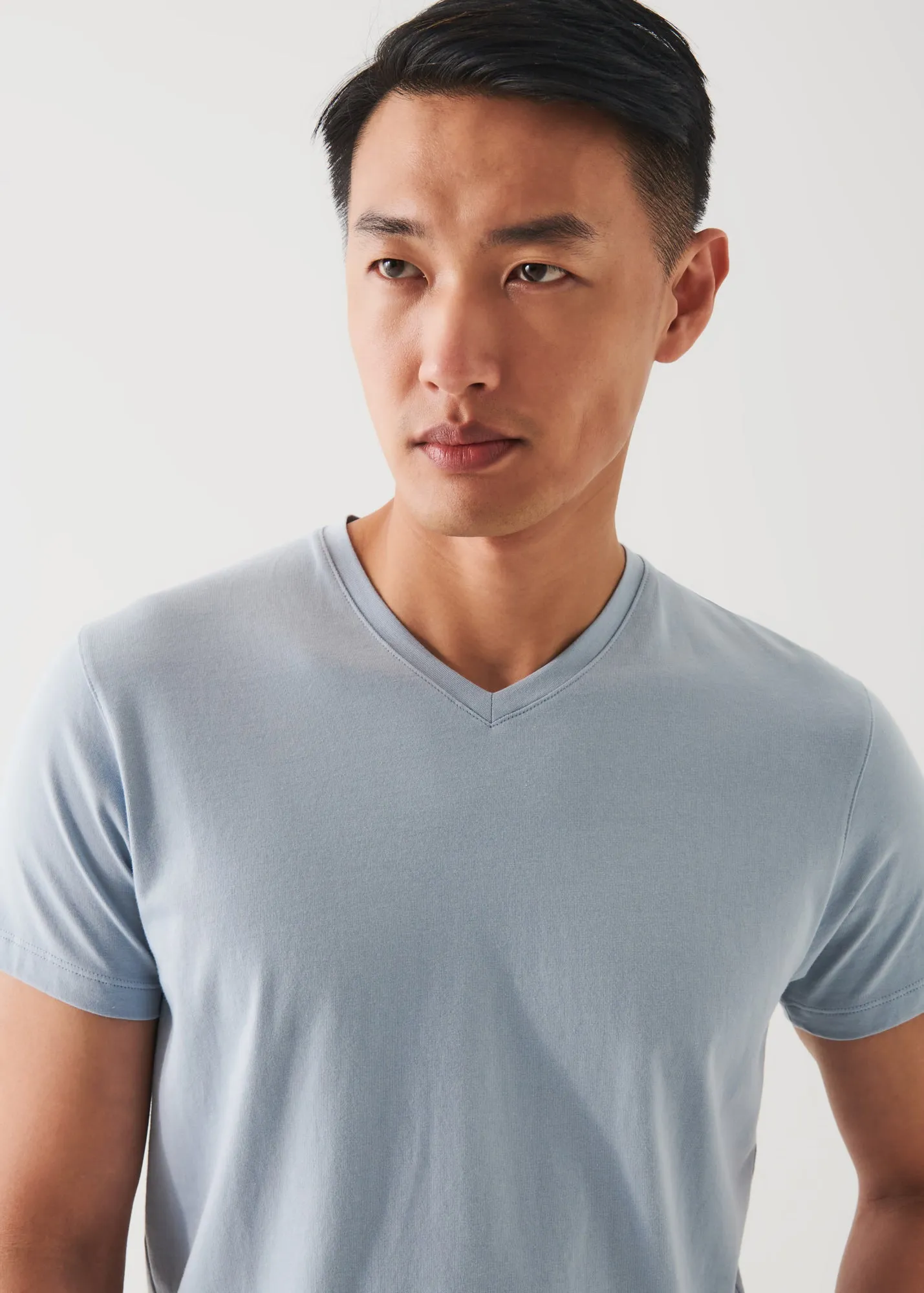 PIMA COTTON STRETCH V-NECK T-SHIRT